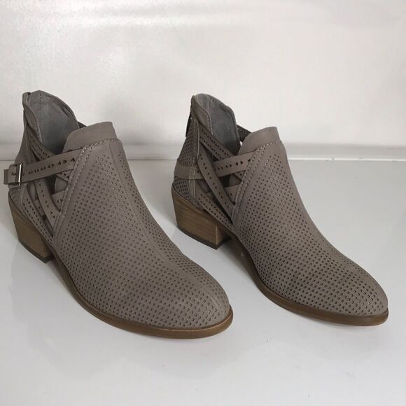 Vince Camuto Pranika Perforated Leather Buckle Boo - Picture 2 of 7